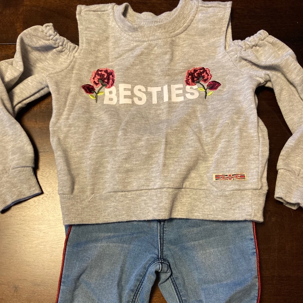 Hudson cold shoulder sweatshirt & jeans